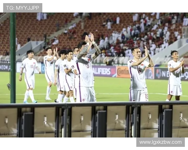 上海足球队节奏争议引发热议球迷与专家各抒己见探讨未来发展方向 上海足球队节奏争议引发热议球迷与专家各抒己见探讨未来发展方向