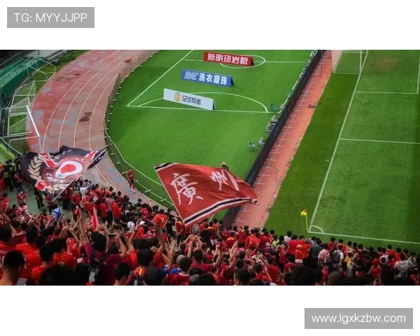 广州足球队中路突破战术解析与应用探讨 广州足球队中路突破战术解析与应用探讨