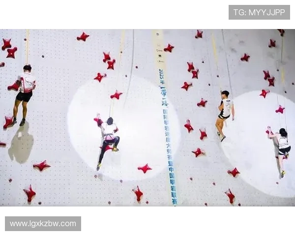 攀岩战术解析:北京攀岩队边路渗透体系的创新与实践 攀岩战术解析:北京攀岩队边路渗透体系的创新与实践