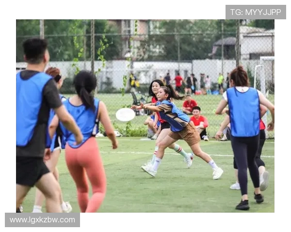 杭州飞盘队与成都飞盘队赛后复盘分析力量对比与战术探讨