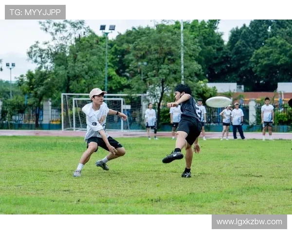 武汉飞盘队与广州飞盘队的精彩对决赛后分析与战术解读 武汉飞盘队与广州飞盘队的精彩对决赛后分析与战术解读