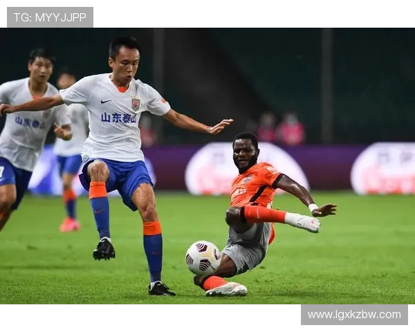 深圳足球队反击战术分析与成败得失的深度剖析 深圳足球队反击战术分析与成败得失的深度剖析