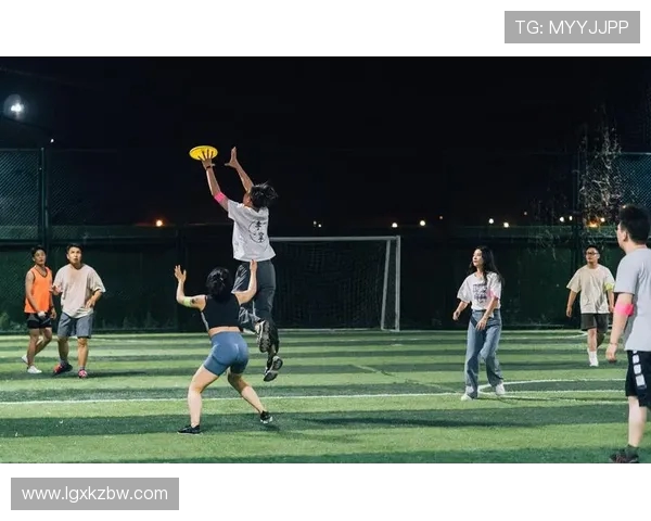 深圳飞盘队在世界滑板锦标赛中的辉煌突破与成长故事 深圳飞盘队在世界滑板锦标赛中的辉煌突破与成长故事