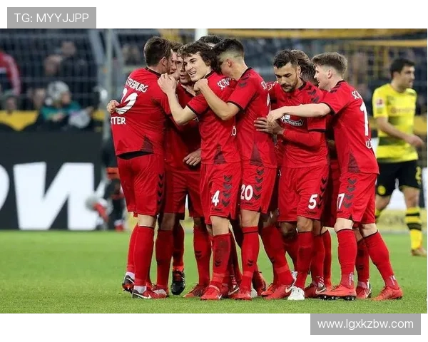 勒沃库森主场迎战弗赖堡双方争夺关键三分的精彩对决 勒沃库森主场迎战弗赖堡双方争夺关键三分的精彩对决