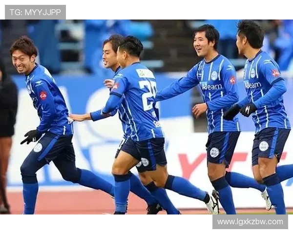 山形山神与德岛漩涡的激烈对决揭示足球战术的魅力与智慧