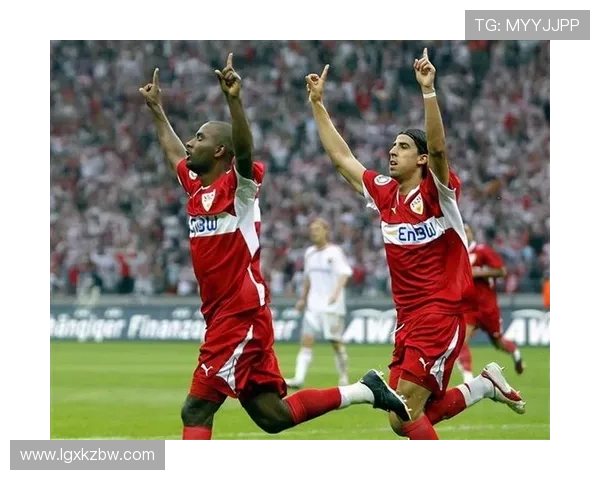 摩雷伦斯与艾维斯的精彩对决谁能在赛场上笑到最后