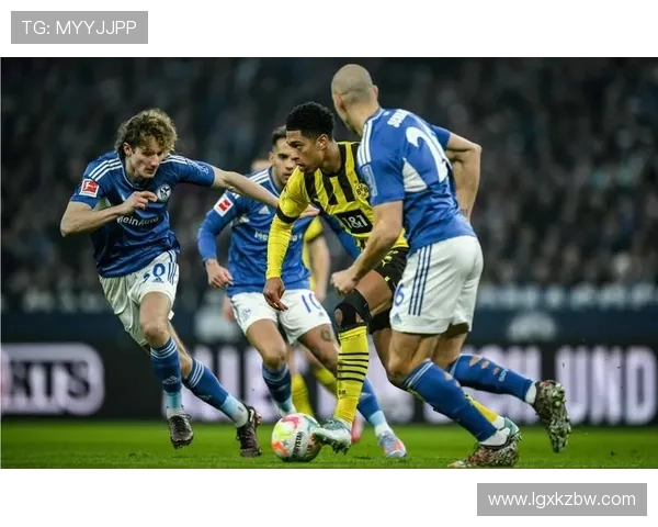 沙尔克04队迎战强敌全力争胜期待精彩对决