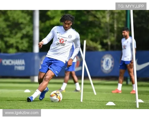 科斯塔的足球旅程：从青训到国际舞台的辉煌历程与成就分析