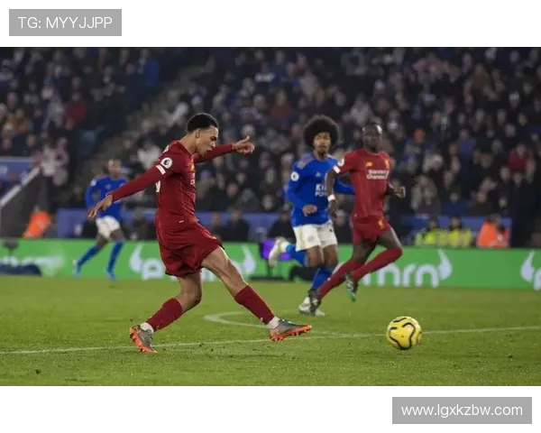 深圳足球队在选拔赛中以74分稳居积分榜首位