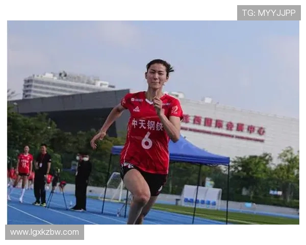 南京排球队的耐力训练与比赛表现探讨聚焦排球运动的挑战与机遇